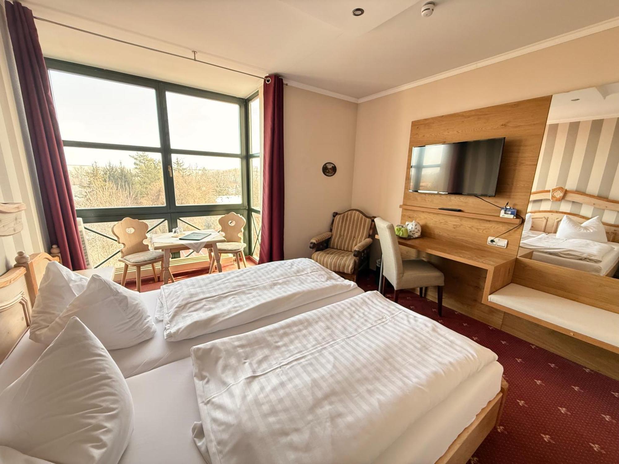 Hotel Burgenblick 3*