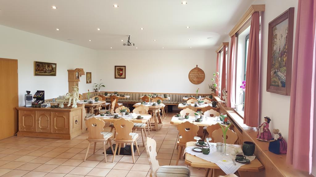 Hotel Burgenblick 3*